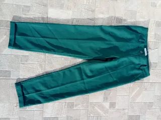 Pantaloni verdi nuovi