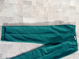 Pantaloni verdi nuovi