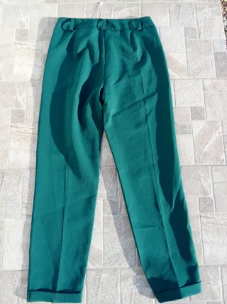 Pantaloni verdi nuovi