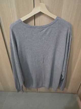 Jersey Guess Gris Logo Triángulo