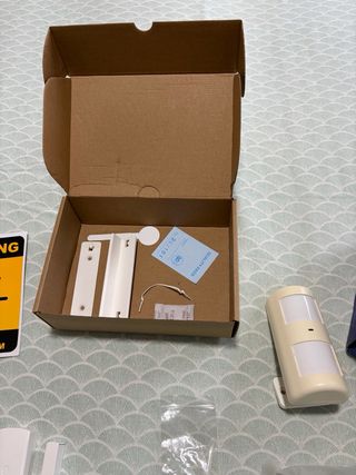 Alarma Chuango con sensores y mandos