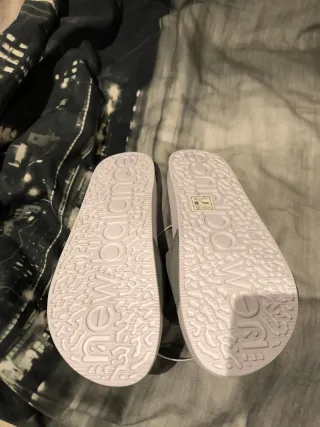 Chanclas New Balance Gris y Blanco