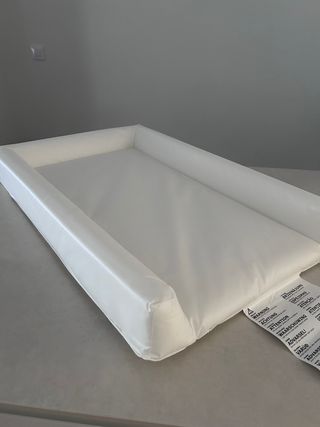 Cambiador IKEA bebé + funda