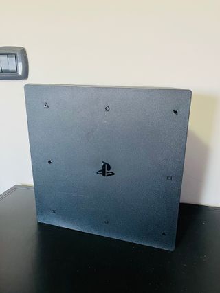 PS4 Pro 1TB Jet Black Completa