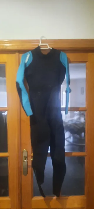 Traje de buceo negro y azul talla xs