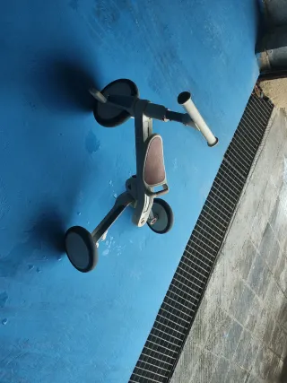 Triciclo adaptativo y convertible para niños