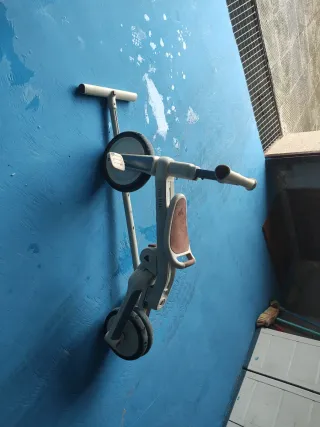 Triciclo adaptativo y convertible para niños