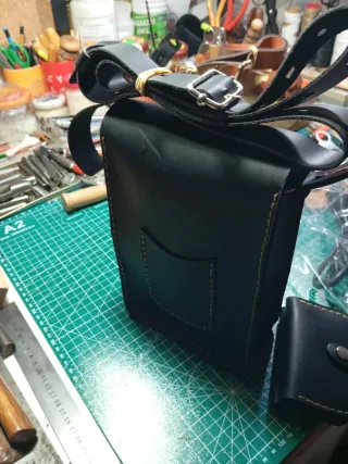 Bolso bandolera cuero ternera al cromo