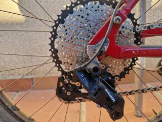 Bicicleta Montaña Kona Roja y Blanca