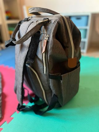 Mochila de maternidad gris