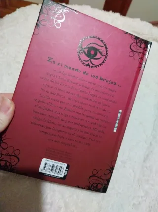 La maldición fatal (Jóvenes brujas) (Spanish Ed...