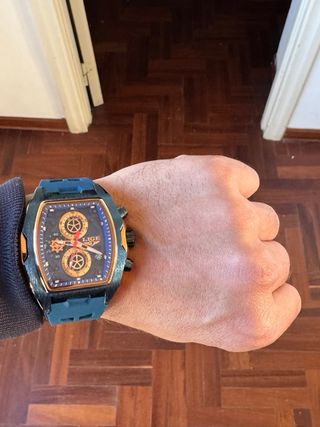 Orologio elegante blu e oro