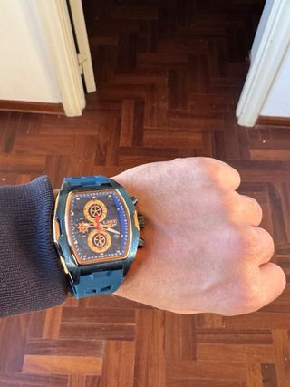 Orologio elegante blu e oro