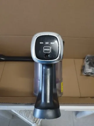 Aspiradora de mano con accesorios