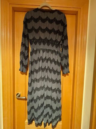 Vestido largo gris y negro con encaje