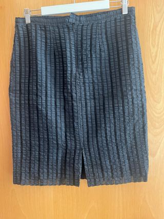 Falda elegante negra