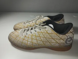 Zapatillas Fútbol Sala Oro y Blanco