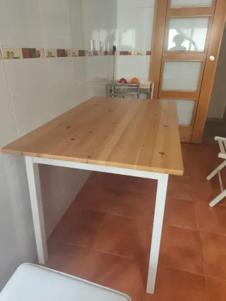 Mesa de cocina madera y blanca