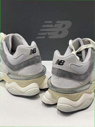 New Balance 9060 Gris Talla 41.5