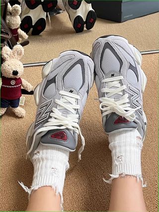 New Balance 9060 Gris Talla 41.5