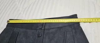 Falda negra midi botones