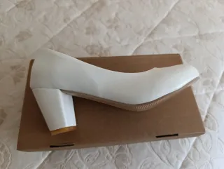 Zapatos de tacón blancos