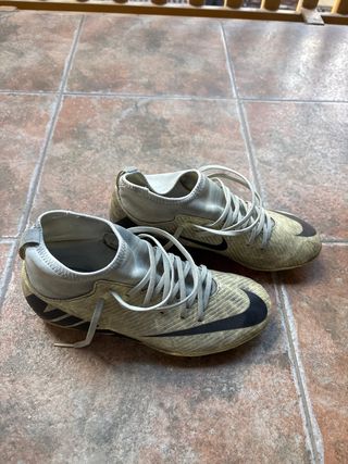 Botas de fútbol Nike talla 38,5
