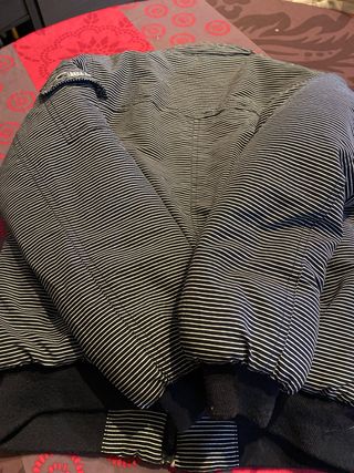 Chaqueta rayas blancas y negra No es de marca