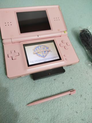 Nintendo DS Rosa con Lápiz y Cargador