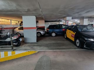 Garaje en alquiler en Pubilla Cases en Hospitalet de Llobregat, L´