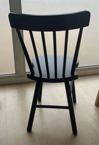 Silla de madera IKEA negra