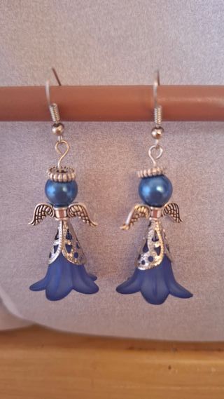 Pendientes de ángel con perla azul