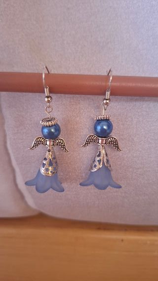 Pendientes de ángel con perla azul