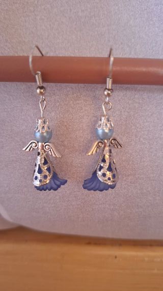Pendientes de ángel con perla azul