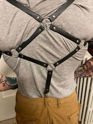 Bretelle nere con anelli