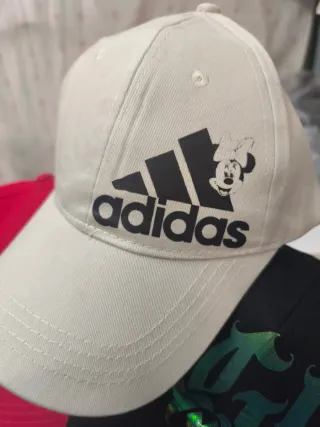 Gorra Nike Beige con Estampado Animal Print