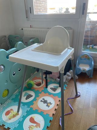 Trona IKEA bebé con bandeja