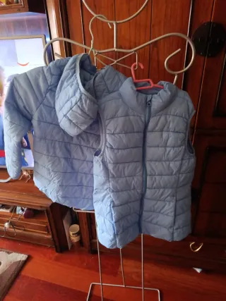 Cortavientos y chaleco niño azul