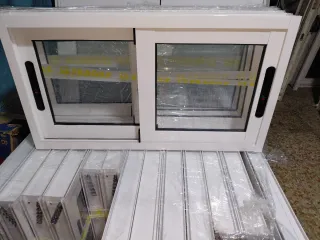 Ventanas correderas blancas nuevas