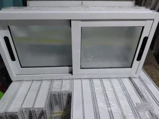 Ventanas correderas blancas nuevas