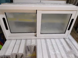 Ventanas correderas blancas nuevas