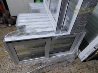 Ventanas correderas blancas nuevas