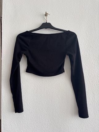 Top negro manga larga escote corazón Shein Talla S