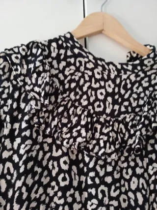 Vestido estampado animal con volante