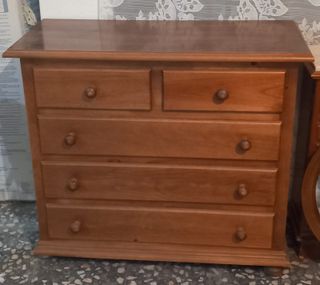 Cómoda de madera con 5 cajones