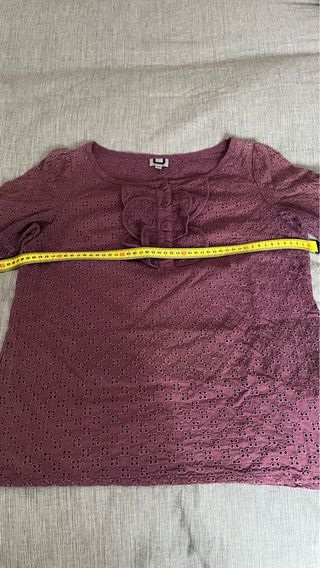 Camisa morada bordada