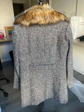 Abrigo Naf Naf Talla 36 con cuello desmontable