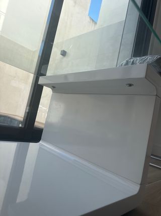 Mesa de centro cristal y blanco