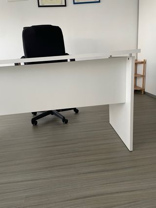 Mesa de despacho blanca