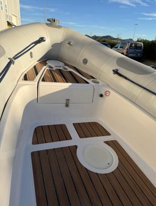 Barco semirrígido Valiant 520